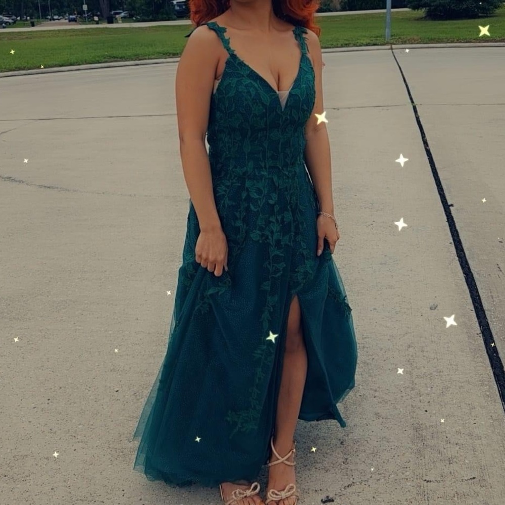 Elegant Green Lace Evening Dress